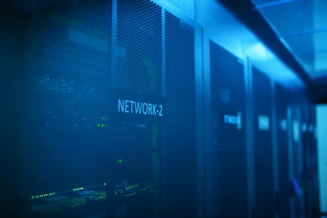 Operatorii migrează serverele în România din cauza cloud-ului suveran