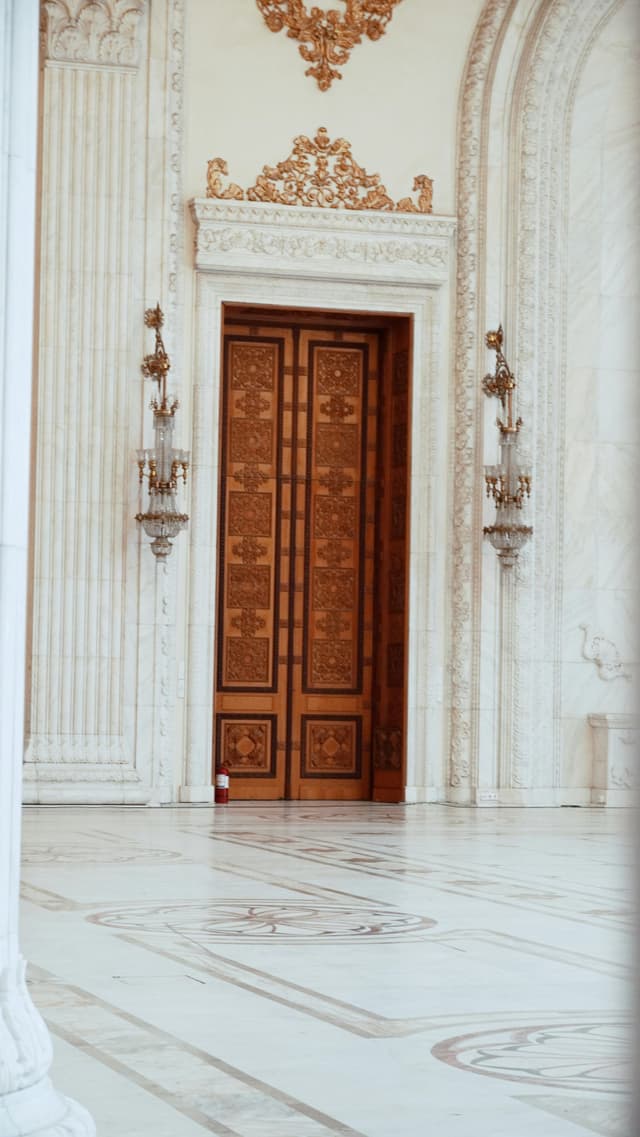Ce prevede directiva europeană AML6 pentru jucătorii români