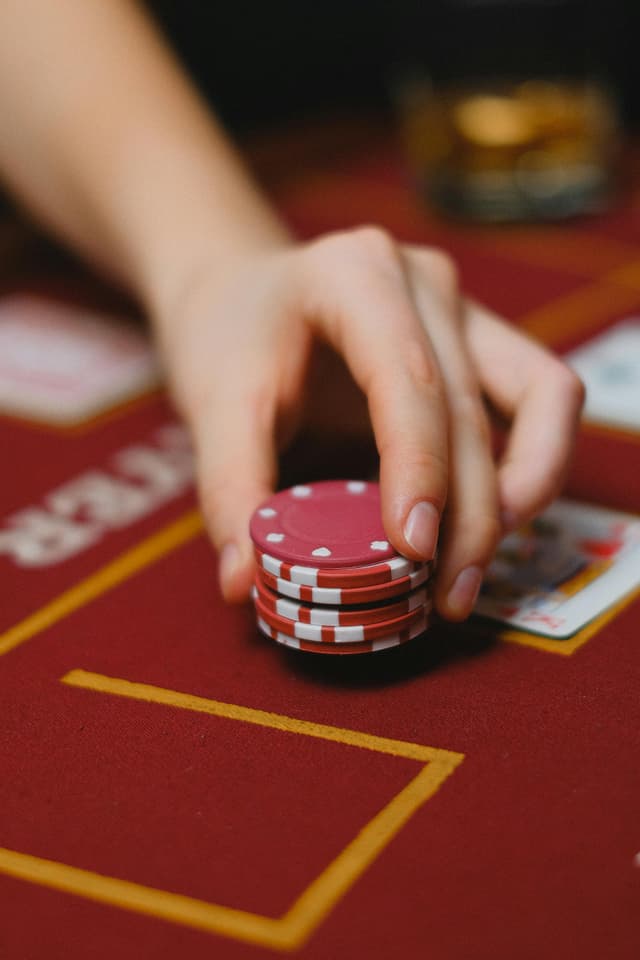 Cum influențează jackpoturile progresive strategia ta de joc