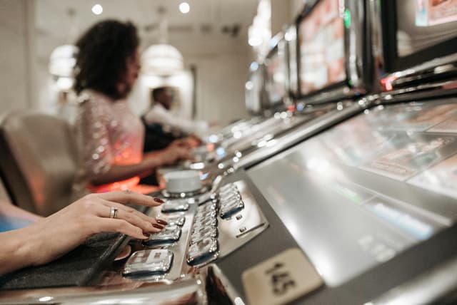 Slot cu funcție gamble – merită să riști?