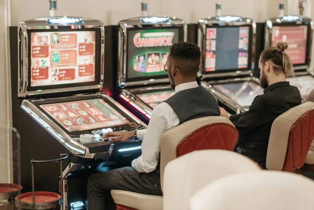 Analiză: sunt mizere mai bune la sloturile cu jackpot?